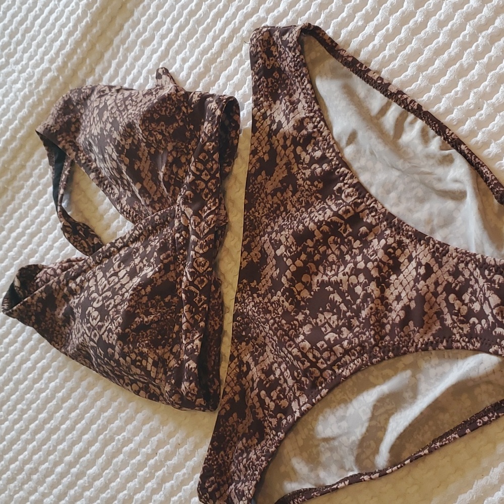 Swimsuit bundle - Picture 3 of 6